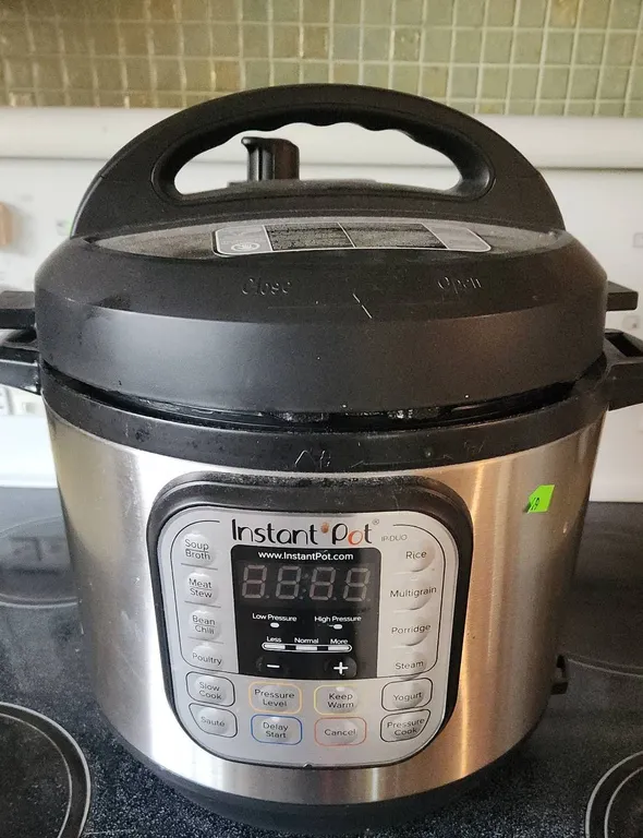 Instant Pot IP-DUO60 V3 6-Quart Electric Pressure Cooker