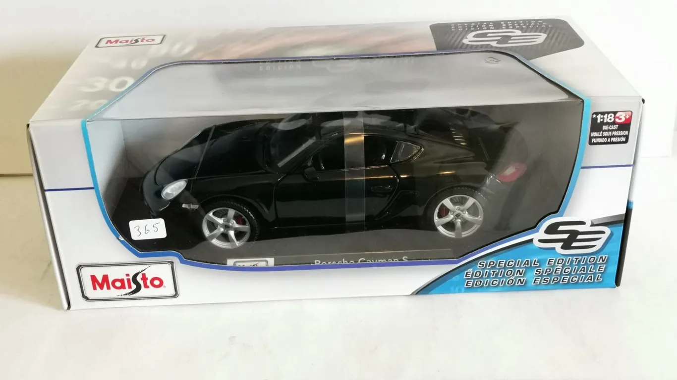 Maisto 1:18 Scale Die-Cast Porsche Cayman S