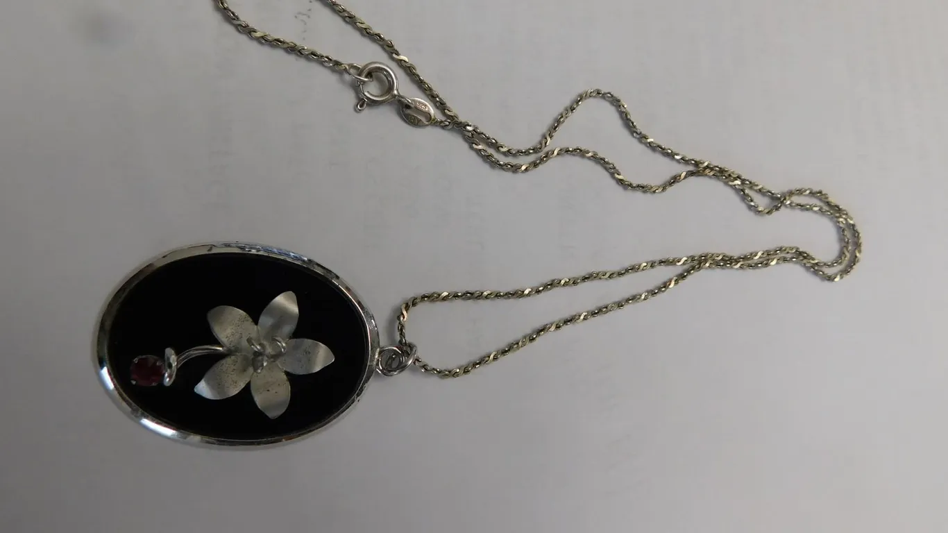 BOND BOYD STERLING PENDANT AND CHAIN