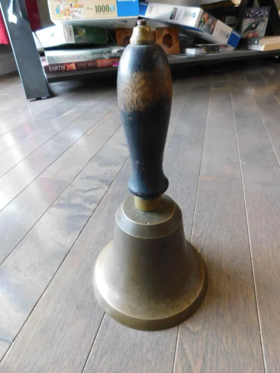 ANTIQUE BRASS SCHOOL BELL, BEAUTIFUL RING TONE