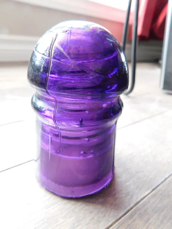 AMYTHEST PURPLE INSULATOR, GREAT CONDITION