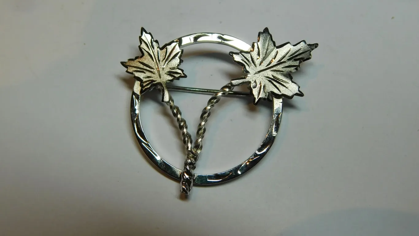 STERLING MAPLE LEAF BROACH