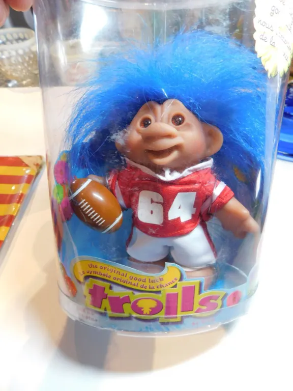 TROLLS ACTION FIGURE NIB