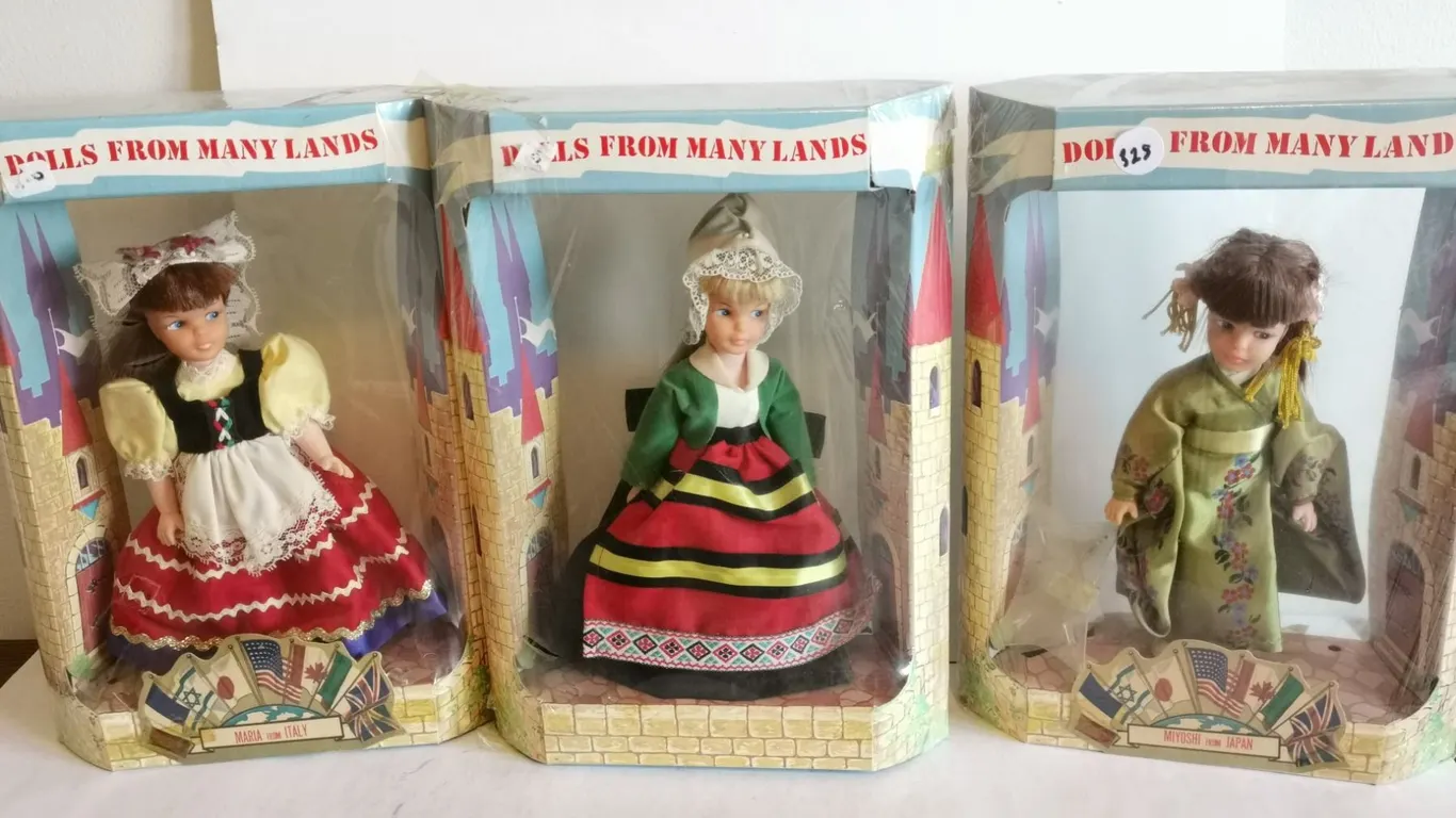 (3) Dolls from Many Lands Dolls – Japan, Italy, Scandinavia