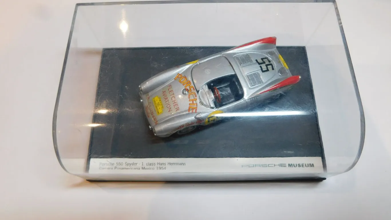 PORSCHE 550 SPYDER CASED CAR