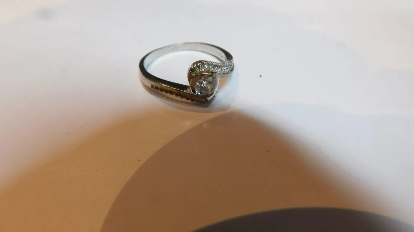 STERLING SILVER RING SIZE 9