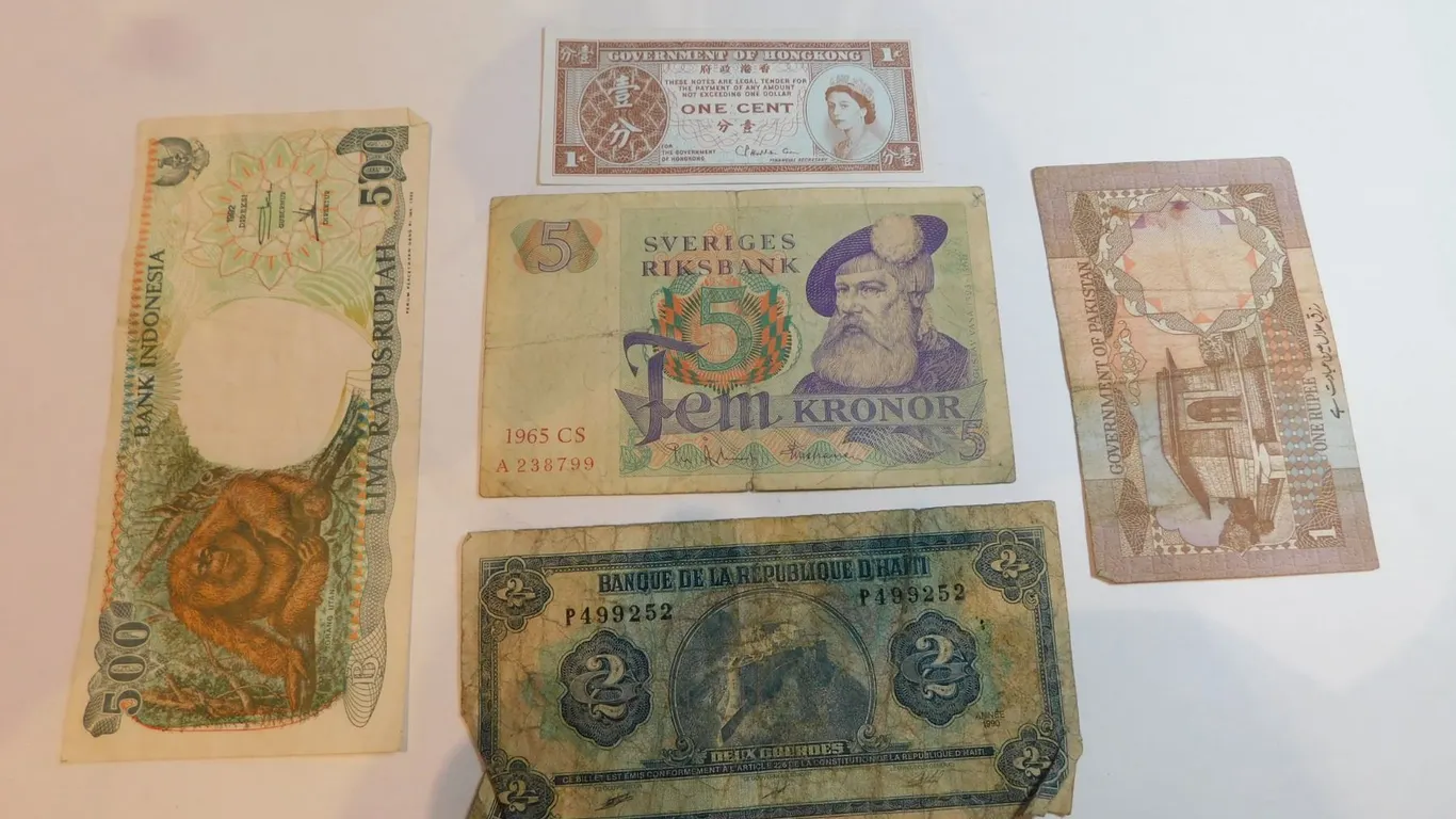 5-FOREIGN BANK NOTES