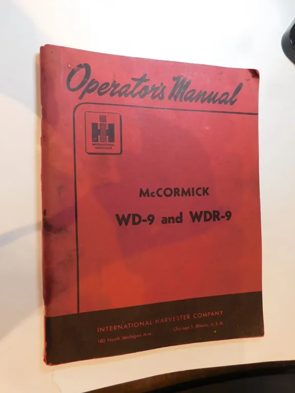 MCCORMICK WD-9 AND WDR-9 OPERATORS TRACTOR MANUAL
