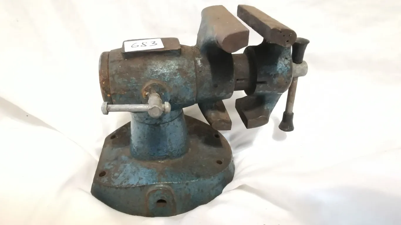 Older Hobby Vice, two adjustable positions