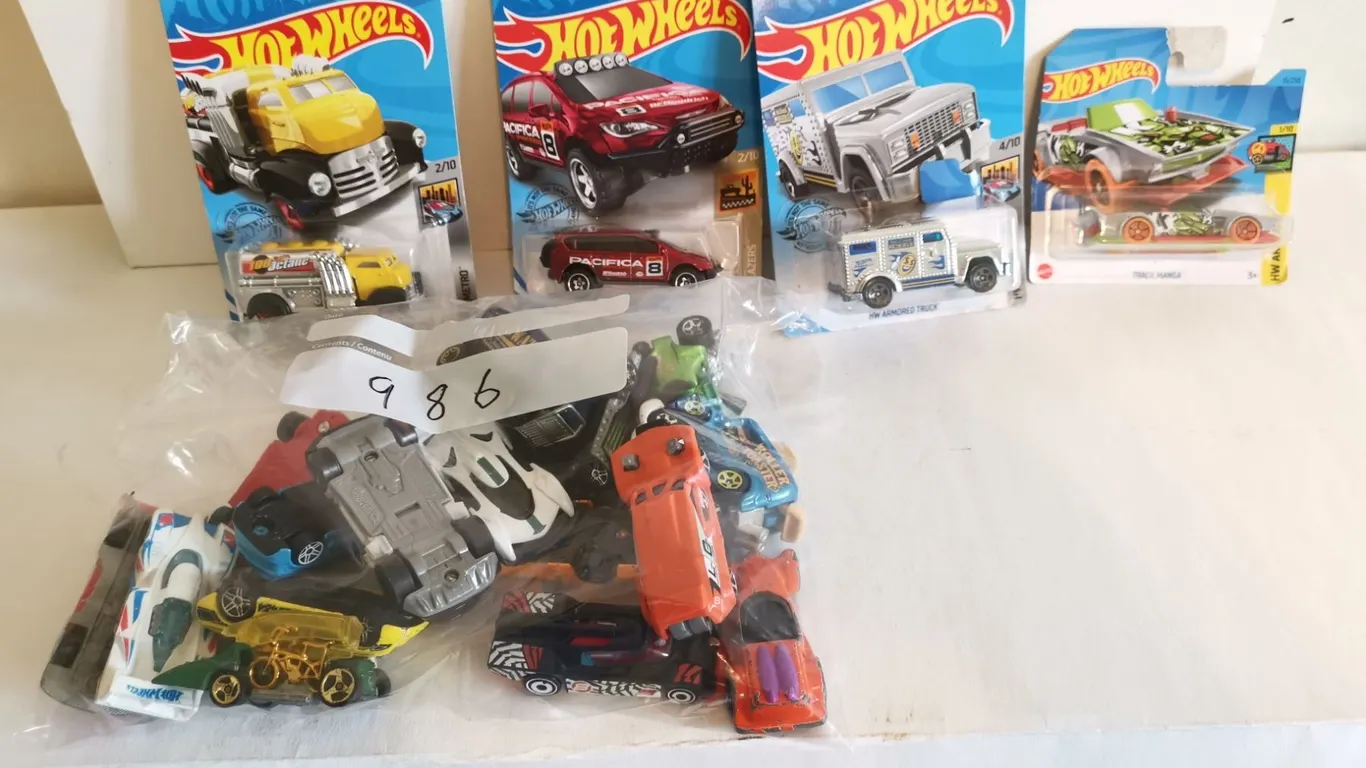 (21) Hot Wheels Toy Car Lot