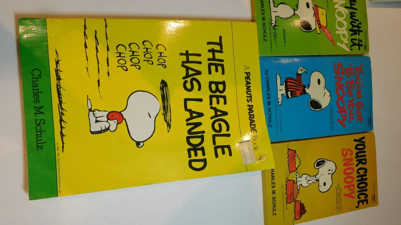 4 VINTAGE SNOOPY COMIC DIGESTS