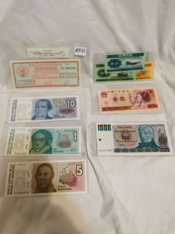 Lot of UNC World Bills