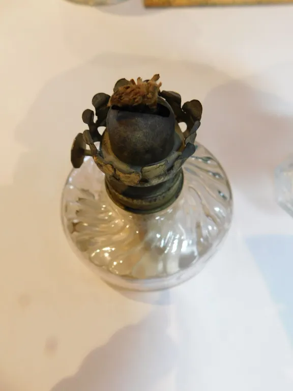VINTAGE FINGER LAMP