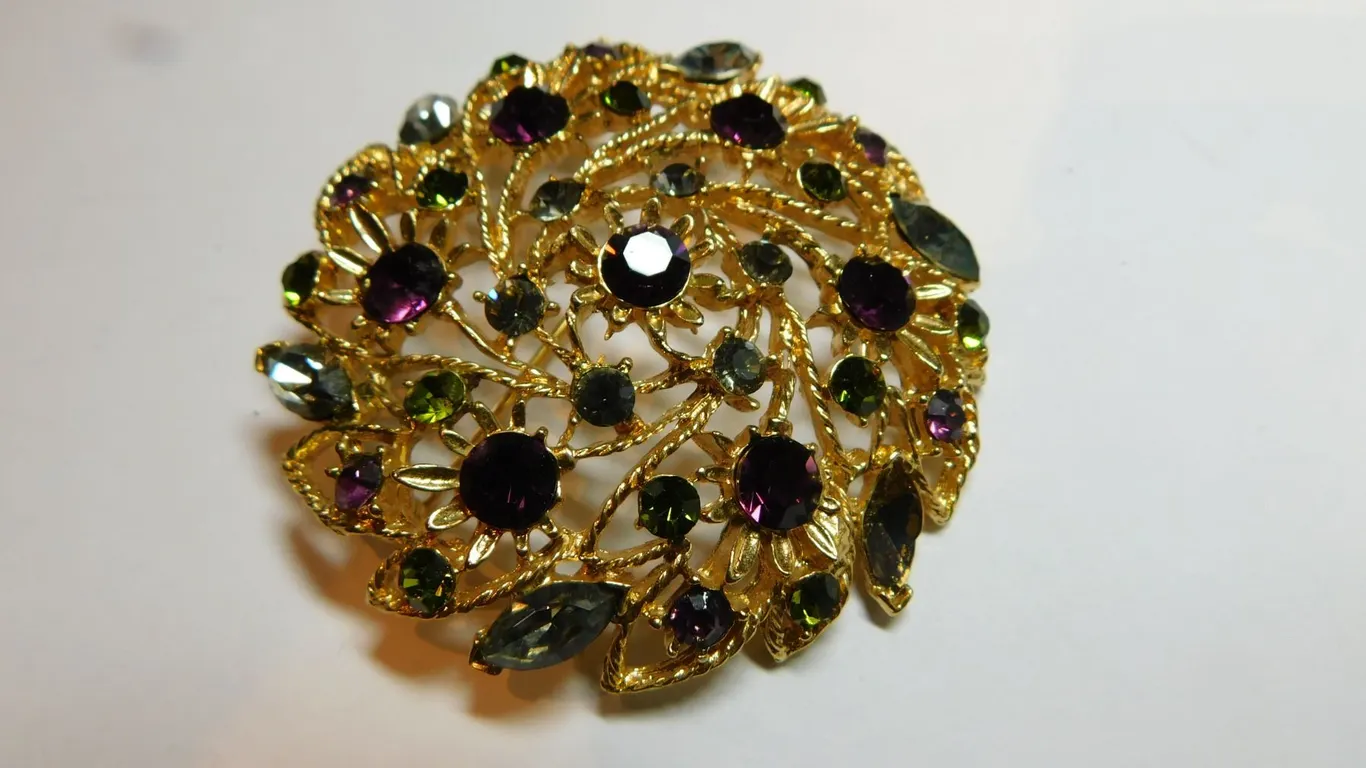 COLOURFUL GOLDTONE BROACH