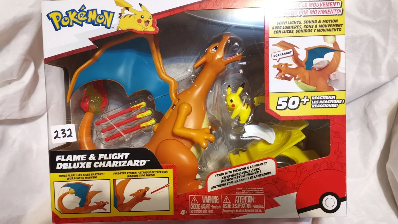 Pokemon Flame & Flight Deluxe Charizard Figurine