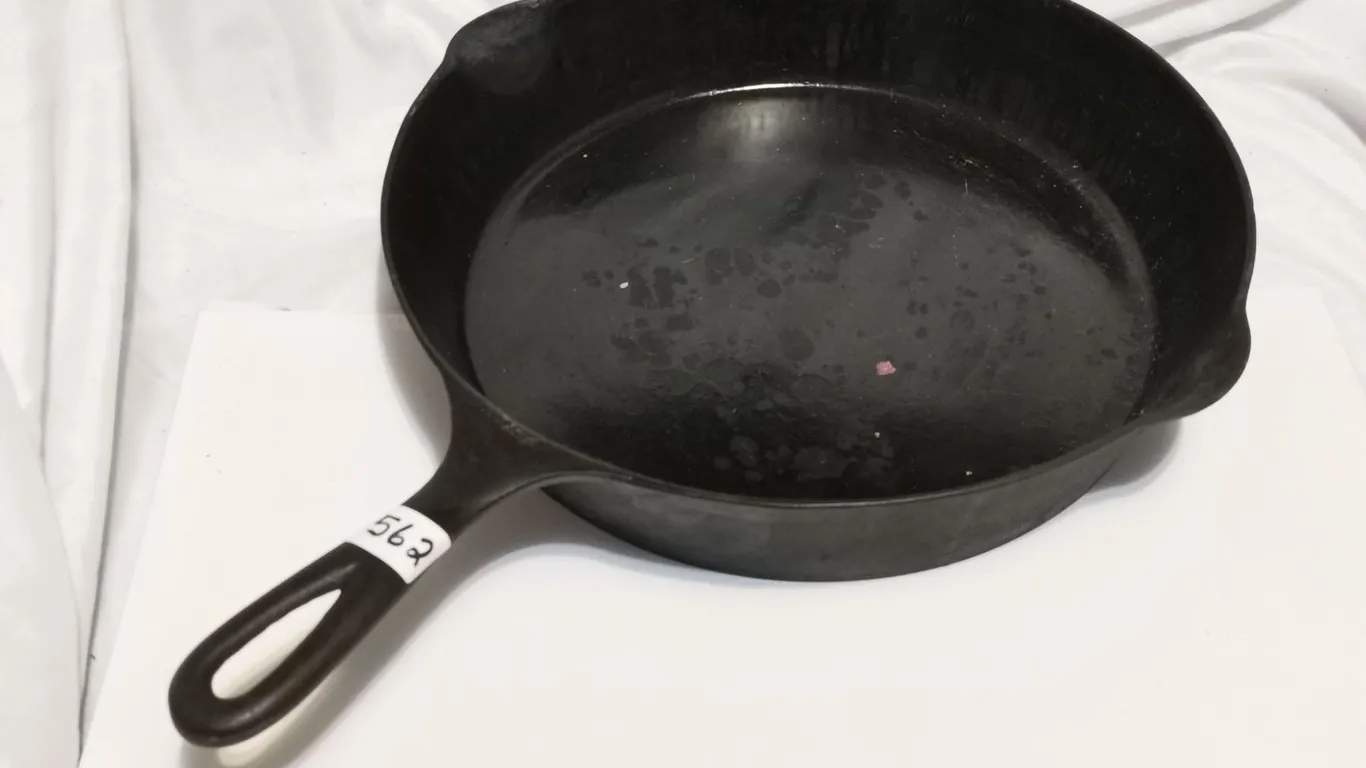 Wapak cast iron frying pan