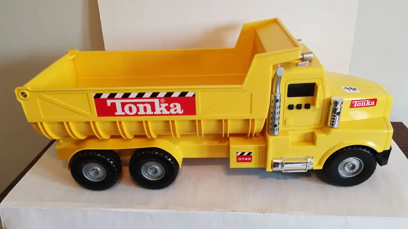 Tonka Toy Dump Truck, 22.5” – Very Good Condition