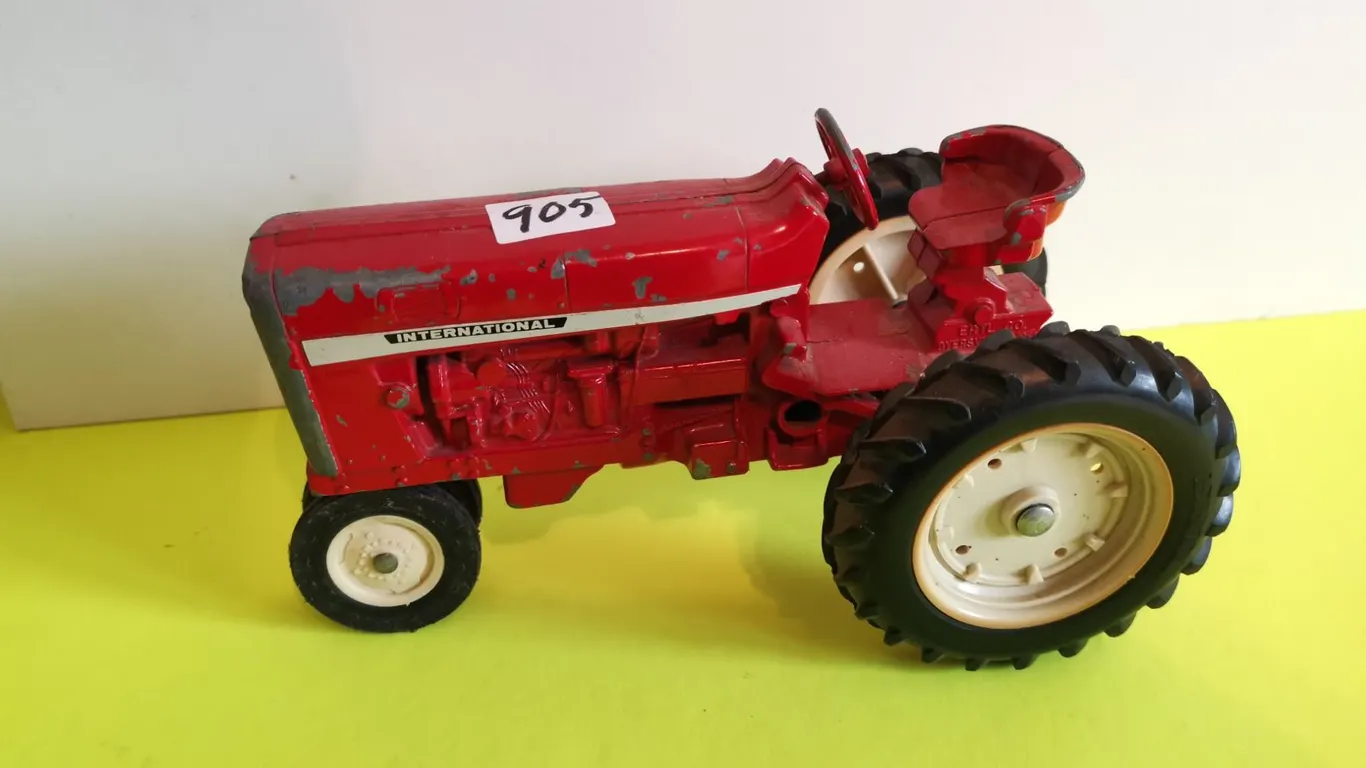 International Toy Tractor, 8”