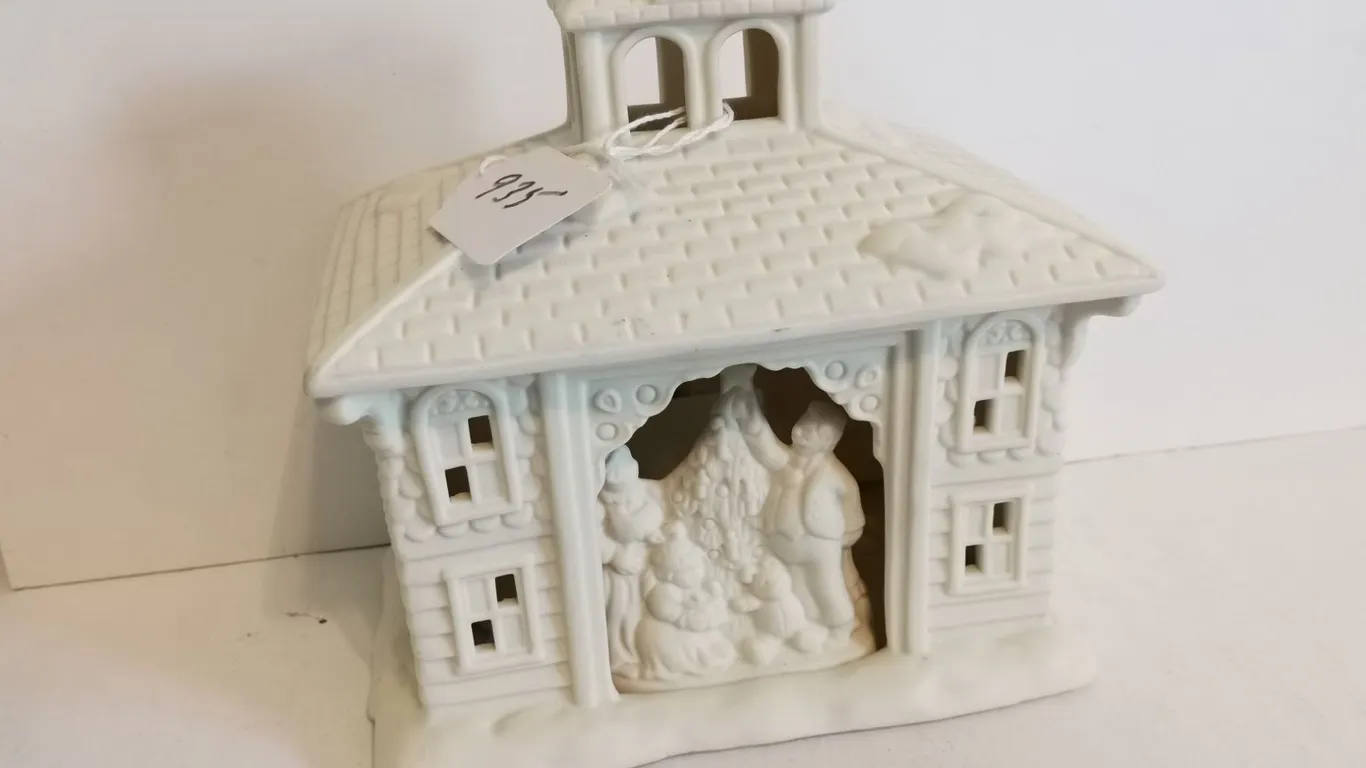 Party Lite Victorian Manor House X-Mas Scene Candle Holder, 7.5”