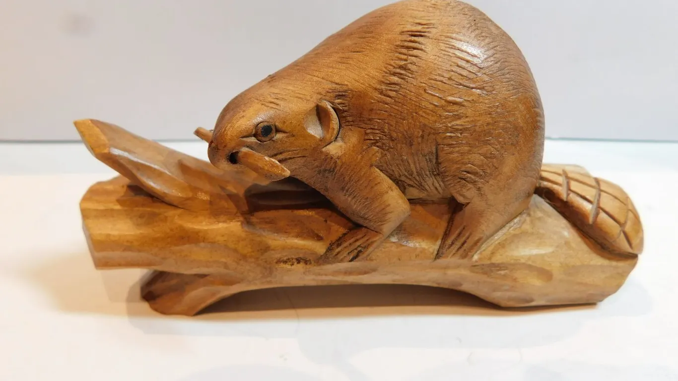BEAVER WOOD CARVING