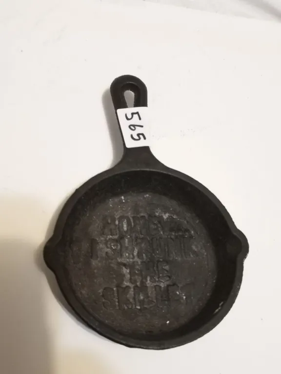 Advertising small cast iron pan, lodge USA