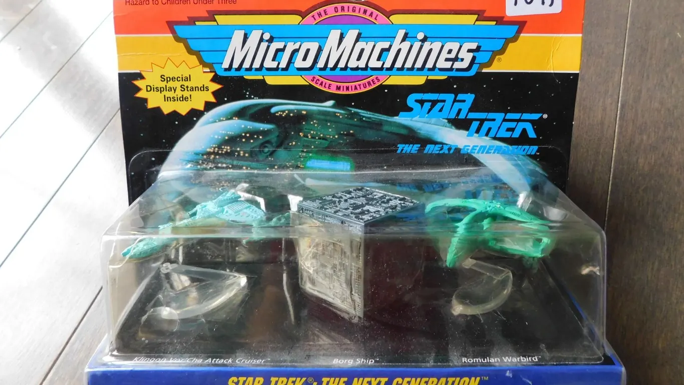 MICROMACHINES, STAR TREK THE NEXT GENERATION SHIPS, NEW ON CARD