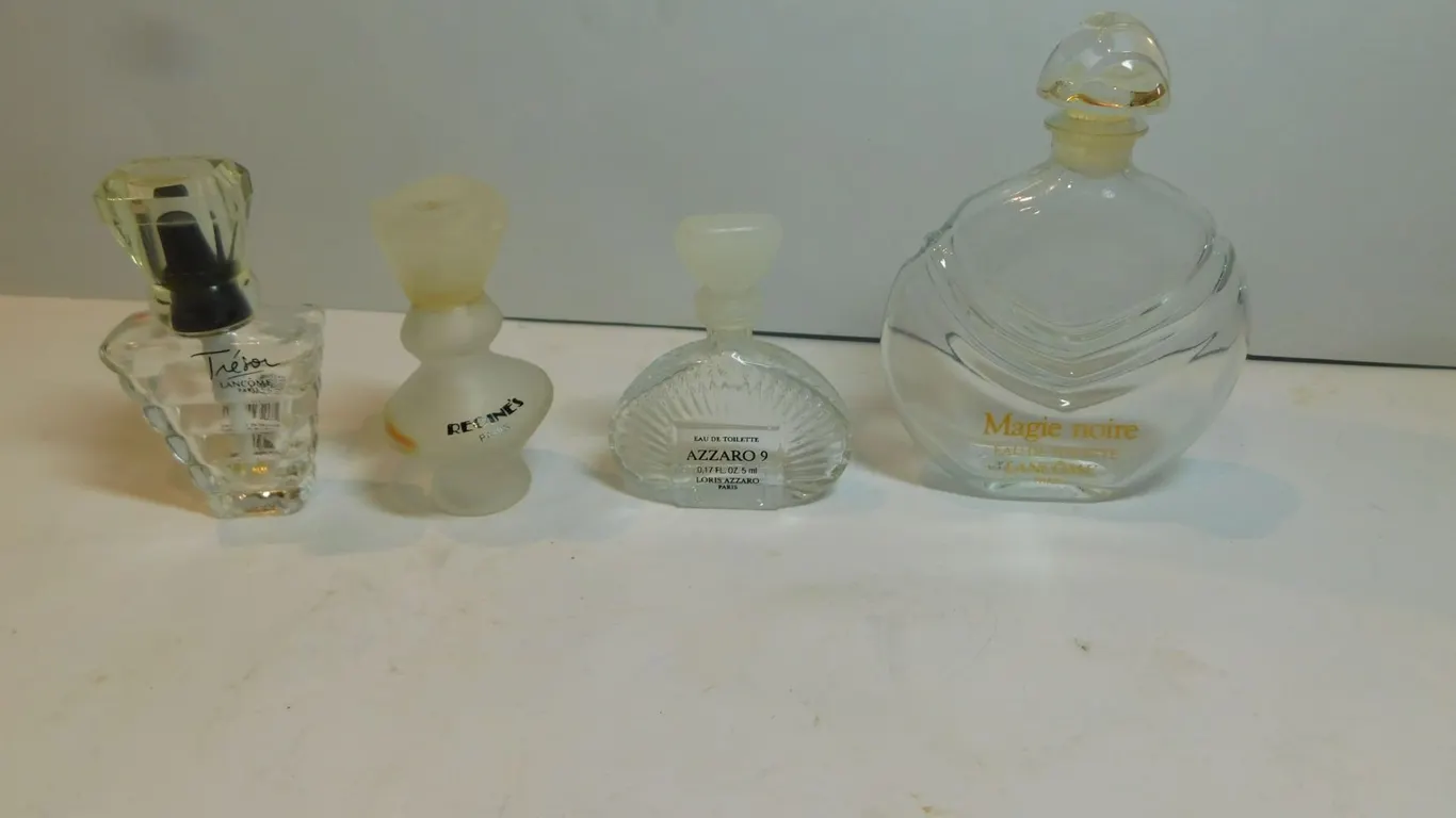 4-VINTAGE SMALL PERFUME BOTTLES