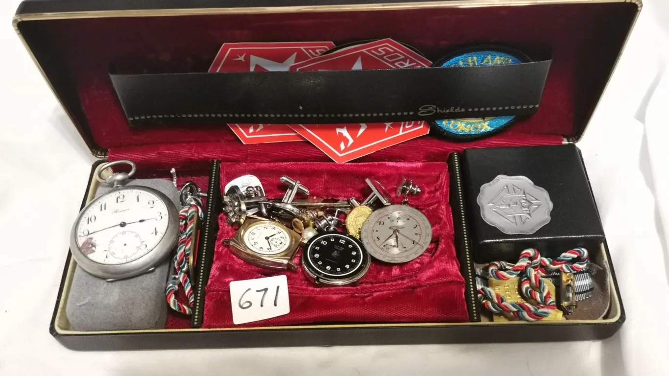 Men's Jewelry Container with content