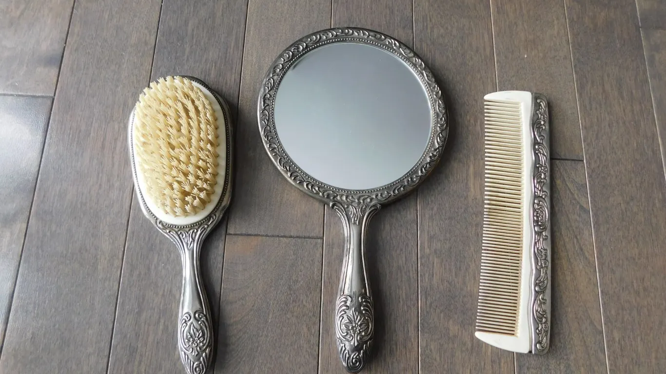 VINTAGE SILVER TONE VANITY SET
