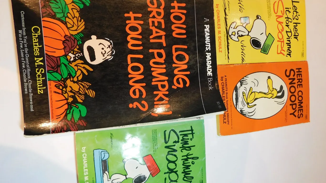4 VINTAGE PEANUTS COMIC DIGESTS