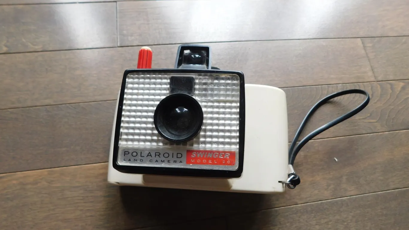 POLAROID SWINGER MODEL 20 CAMERA