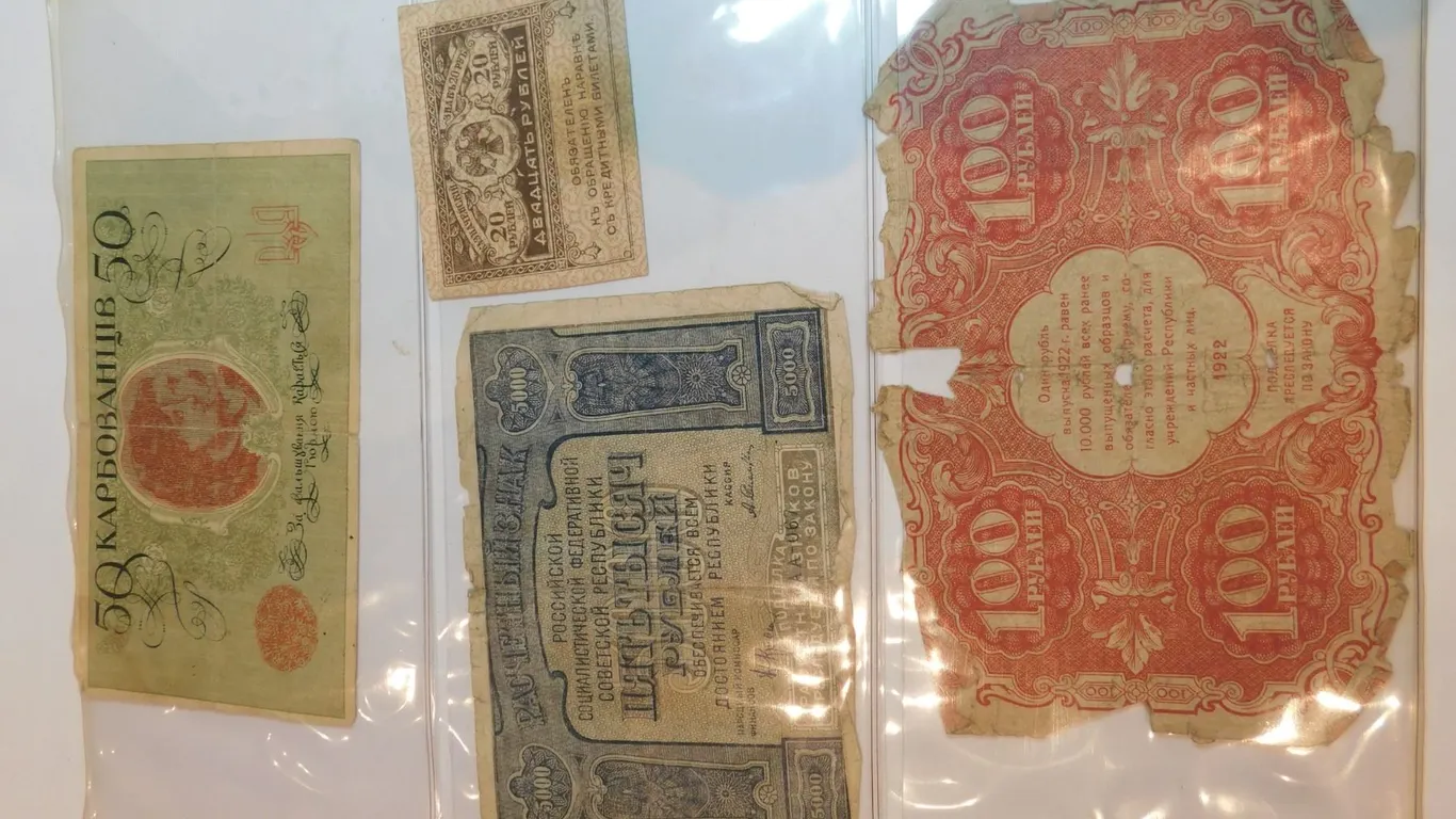 4- FOREIGN BANK NOTES