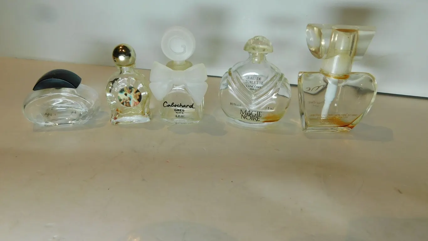 5- VINTAGE SMALL PERFUME BOTTLES