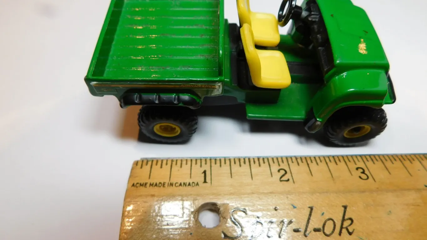 JOHN DEERE TOY
