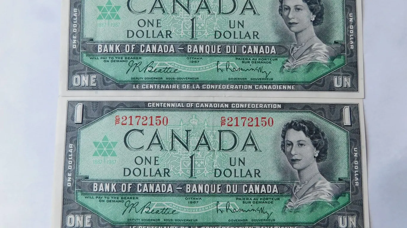 2-CENTENNIAL DOLLAR BILLS CONSECUTIVE SERIAL NUMBERS