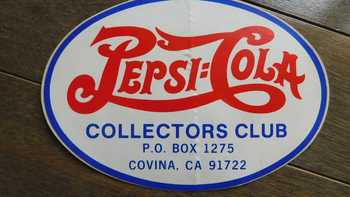 VINTAGE PEPSI-COLA COLLECTORS CLUB STICKER DOUBLE DOT