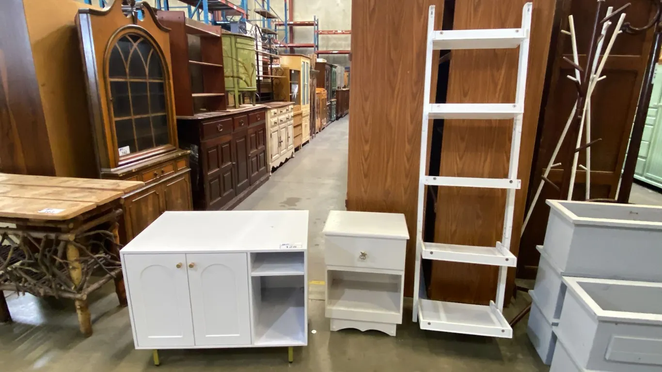 GROUP OF 3 HOME DECOR PIECES - WALL SHELF, SMALL CABINET AND SINGLE DRAWER NIGHT STAND
