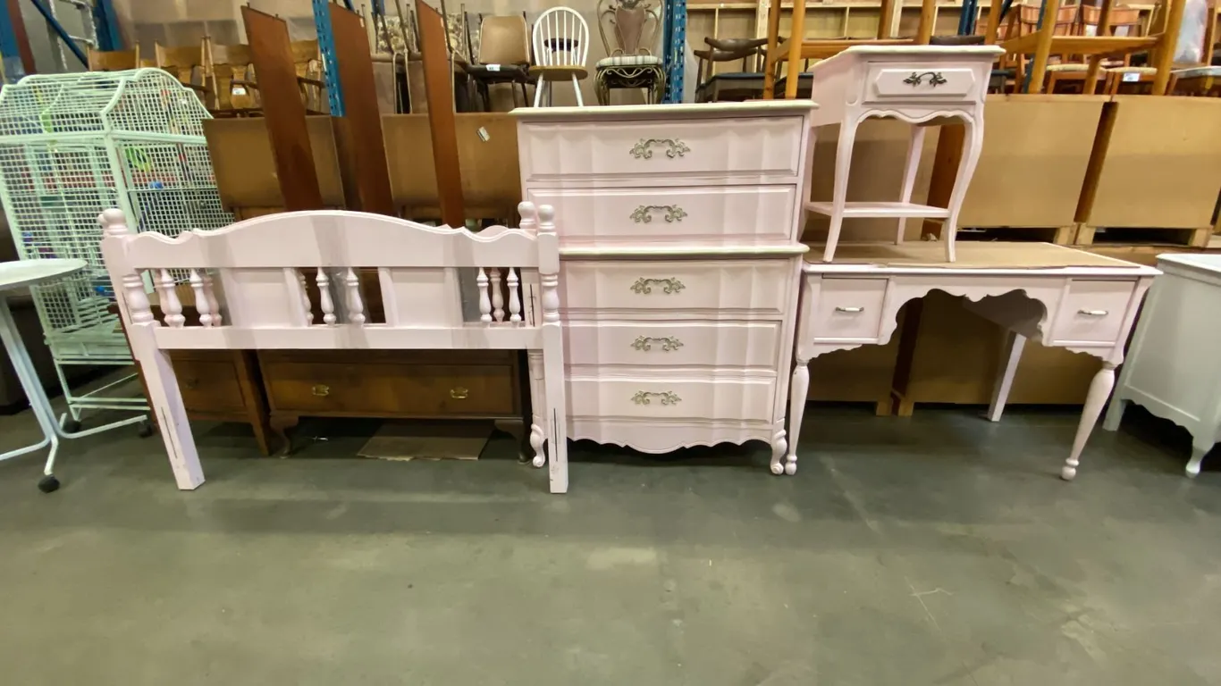 4 PCS. PAINTED PINK BEDROOM SUITE - 5 DRAWER DRESSER, SINGLE DRAWER NIGHT TABLE, 2 DRAWER