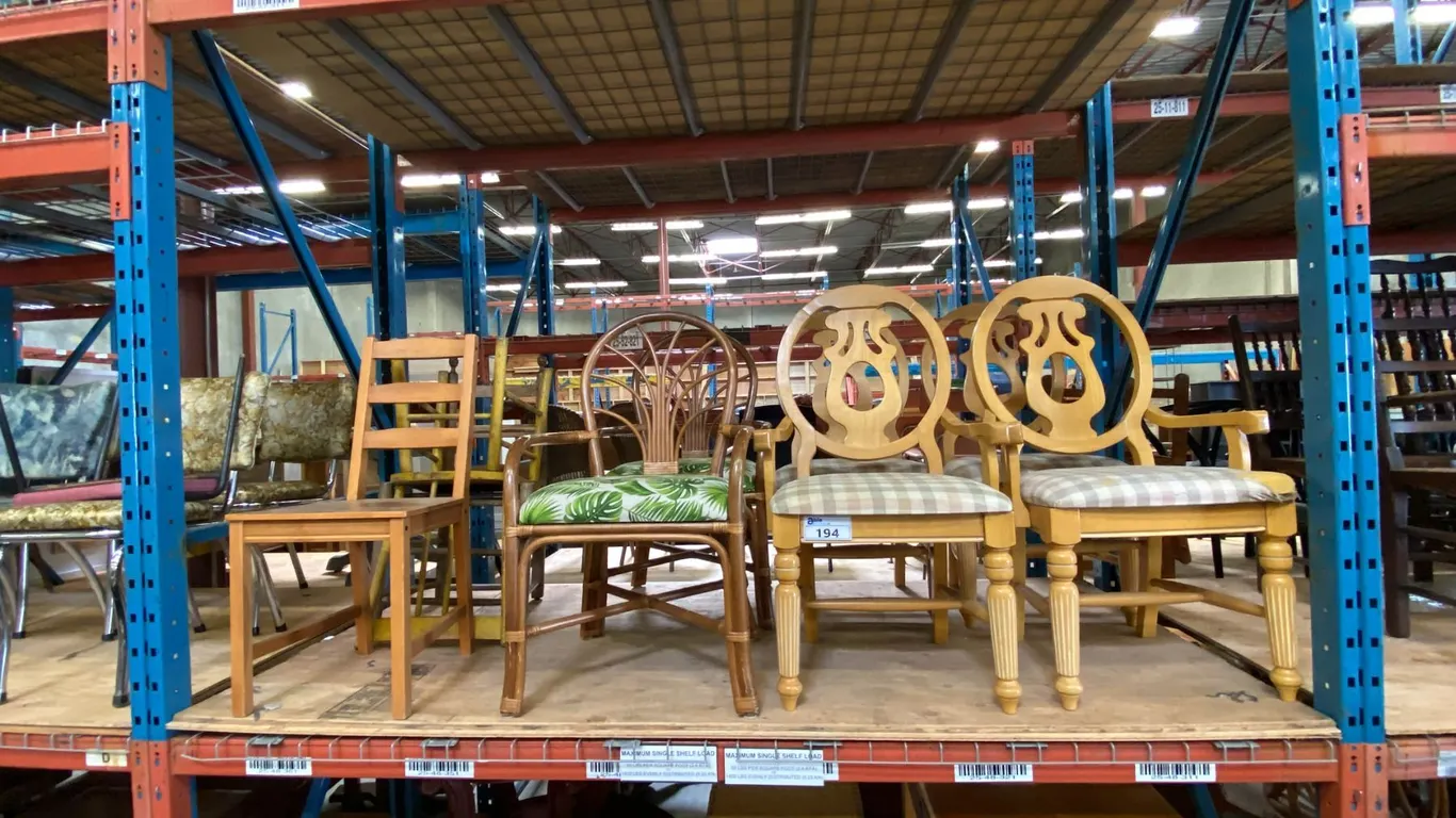 GROUP OF ASSORTED WOOD AND RATTAN DINING/SIDE CHAIRS