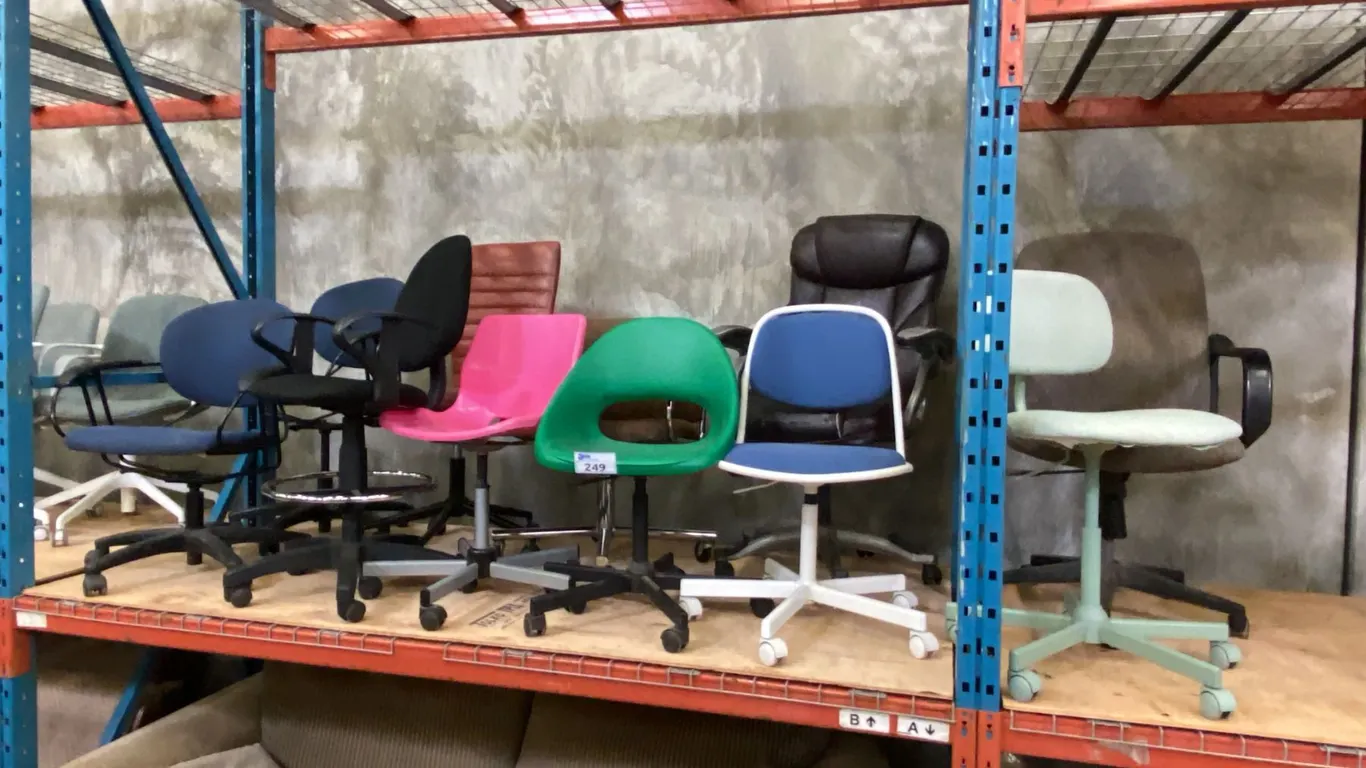 GROUP OF 11 ASSORTED OFFICE CHAIRS