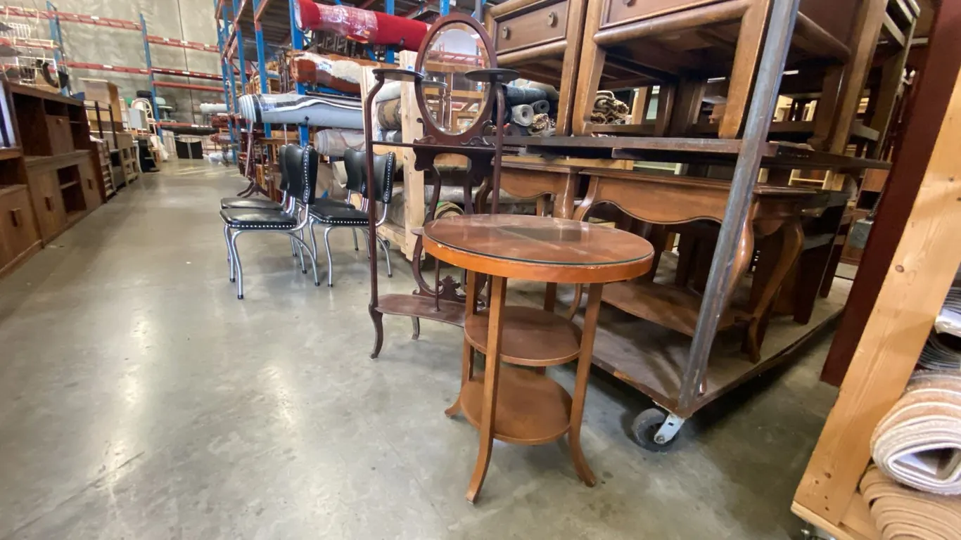 ANTIQUE MAHOGANY MIRRORED BACK CURIO STAND AND ROUND SIDE TABLE