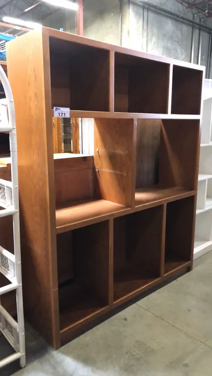 OAK ENTERTAINMENT CABINET