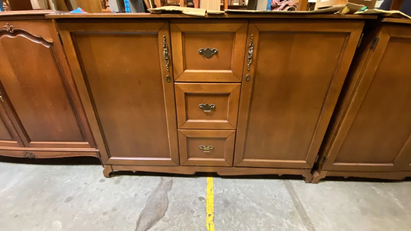 WOODEN 2 DOOR/3 DRAWER BUFFET CABINET