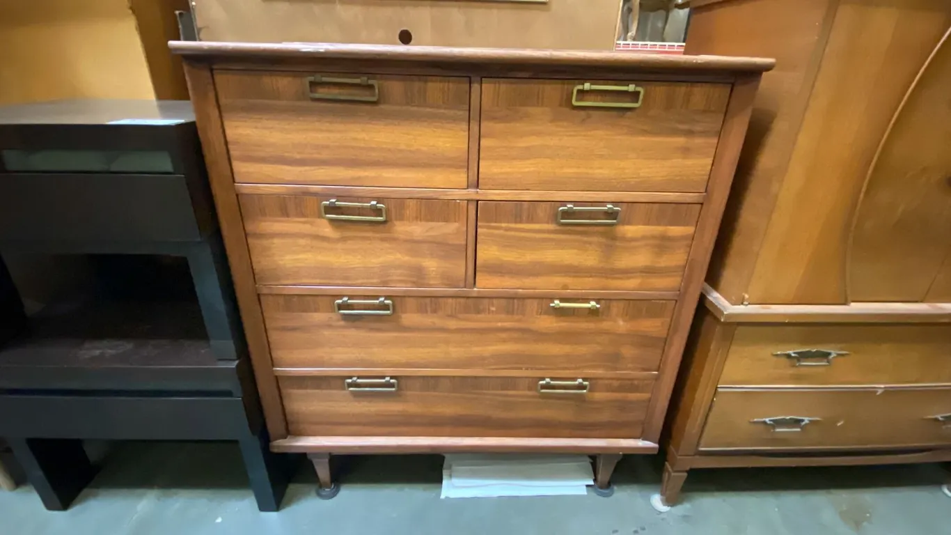 VINTAGE 6 DRAWER BEDROOM DRESSER