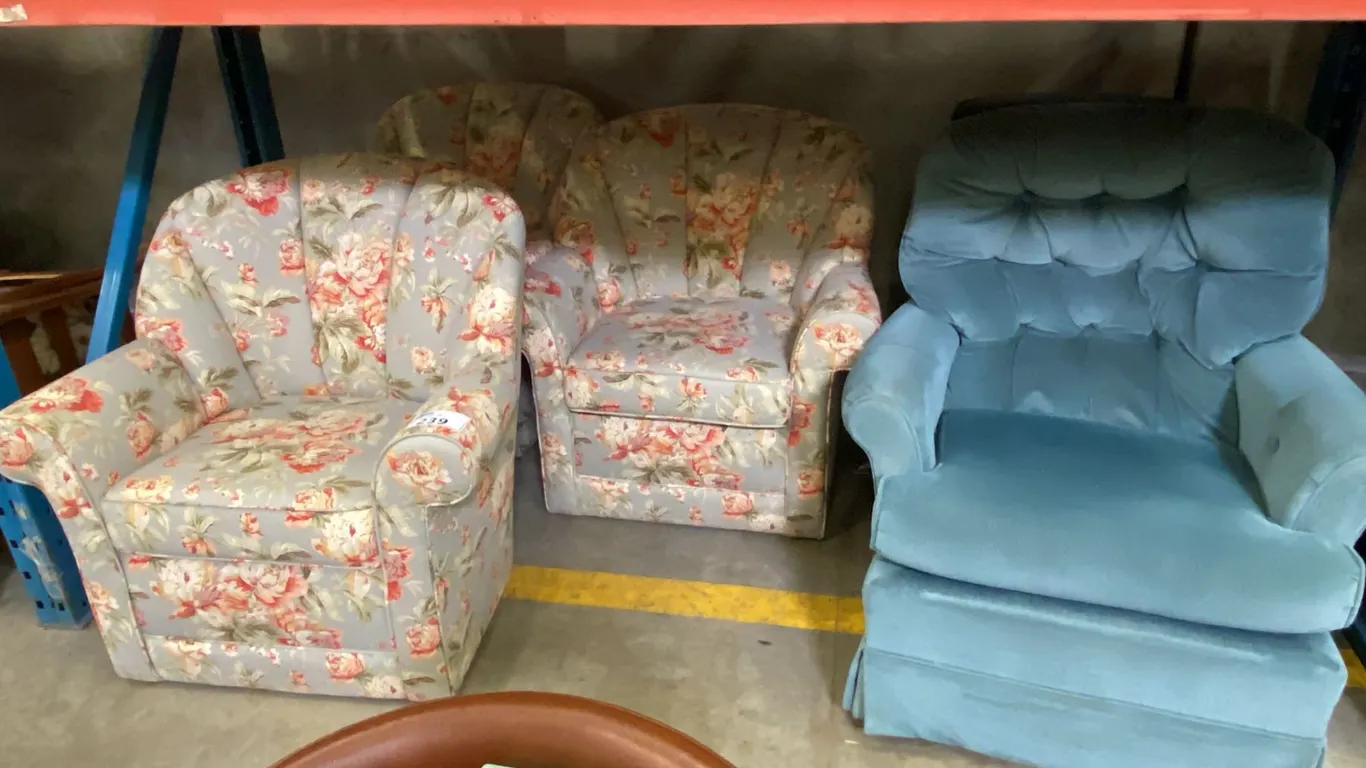 GROUP OF 5 ASSORTED LIVING ROOM CHAIRS