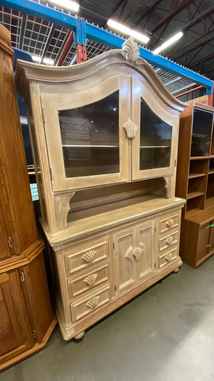 CONTEMPORARY BUFFET & HUTCH