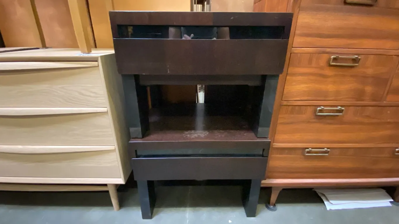 PAIR OF CONTEMPORARY SINGLE DRAWER NIGHT STANDS