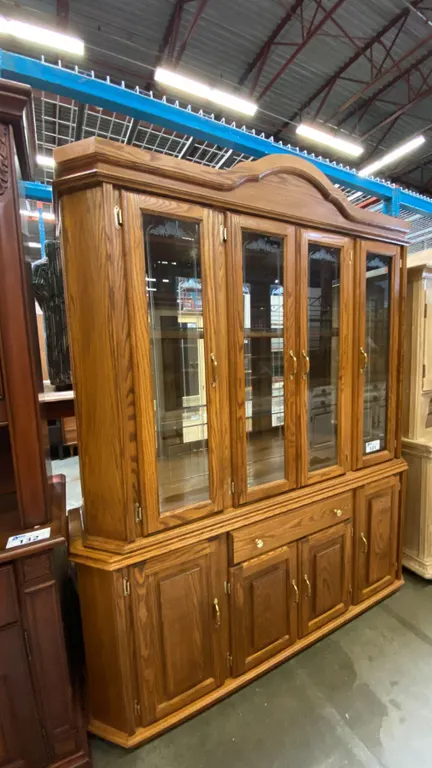 OAK BUFFET & HUTCH