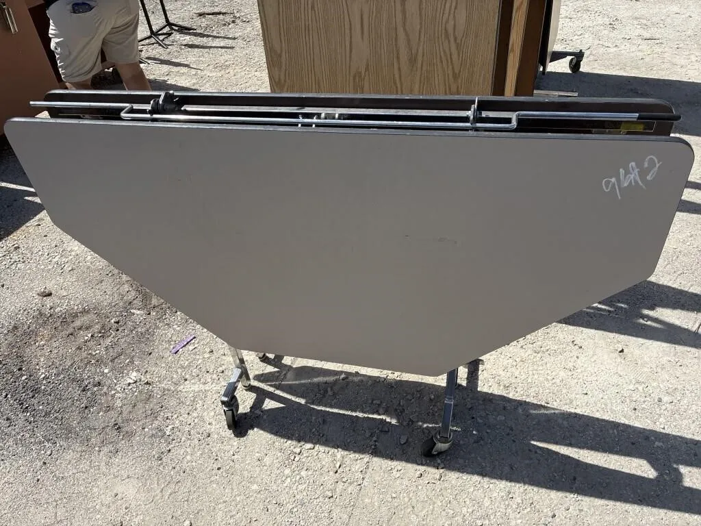 x1 octagon cafe table