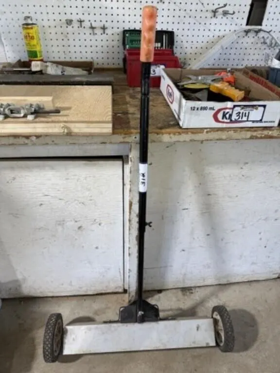 Force International 24" Magnetic Sweep on Wheels